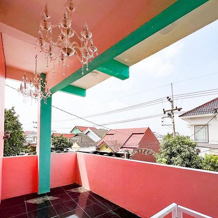 Reddoorz Near Sunrise Mall Mojokerto Ngoại thất bức ảnh
