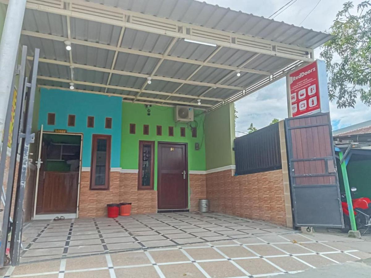 Reddoorz Near Sunrise Mall Mojokerto Ngoại thất bức ảnh