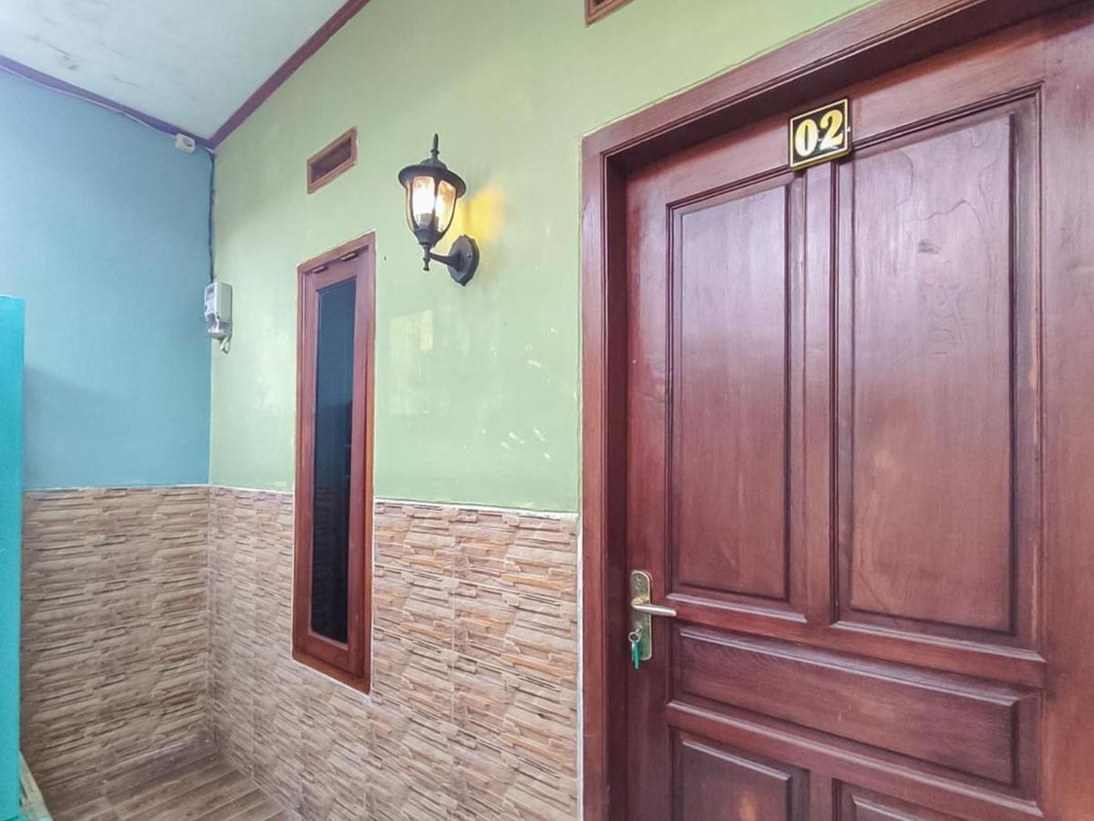 Reddoorz Near Sunrise Mall Mojokerto Ngoại thất bức ảnh