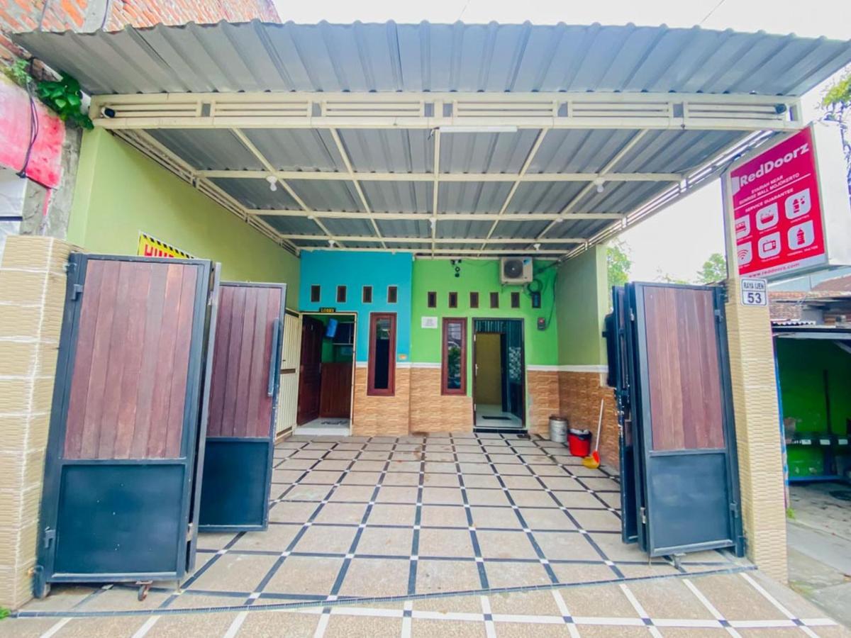 Reddoorz Near Sunrise Mall Mojokerto Ngoại thất bức ảnh