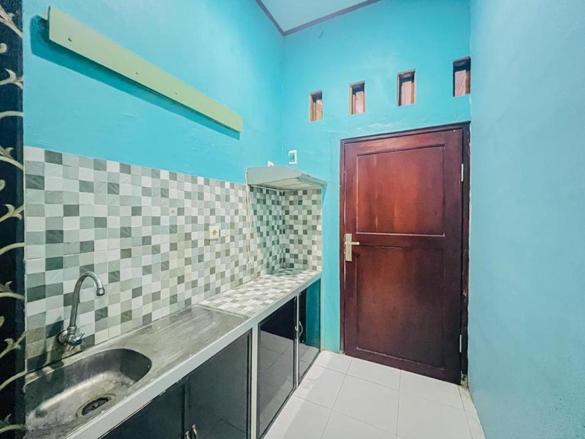 Reddoorz Near Sunrise Mall Mojokerto Ngoại thất bức ảnh