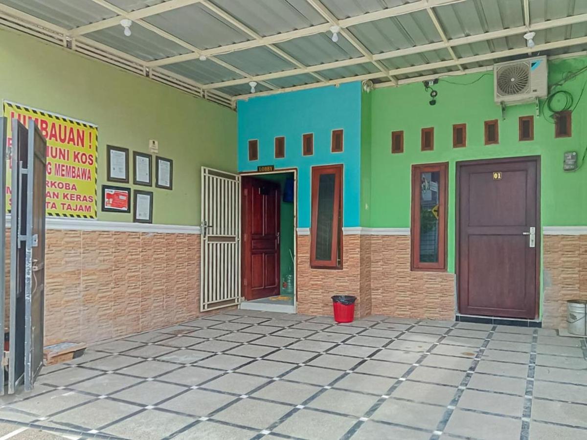 Reddoorz Near Sunrise Mall Mojokerto Ngoại thất bức ảnh