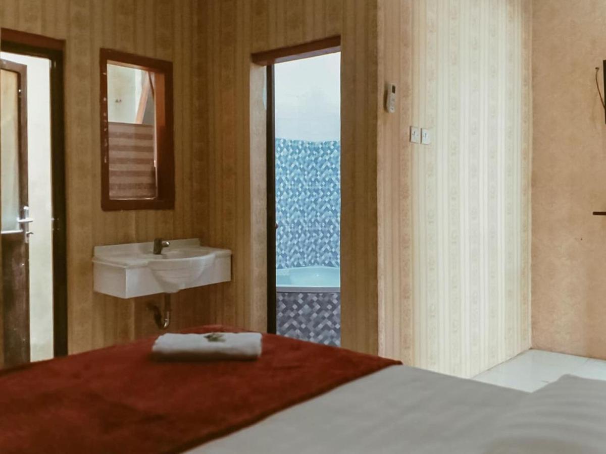 Reddoorz Near Sunrise Mall Mojokerto Ngoại thất bức ảnh