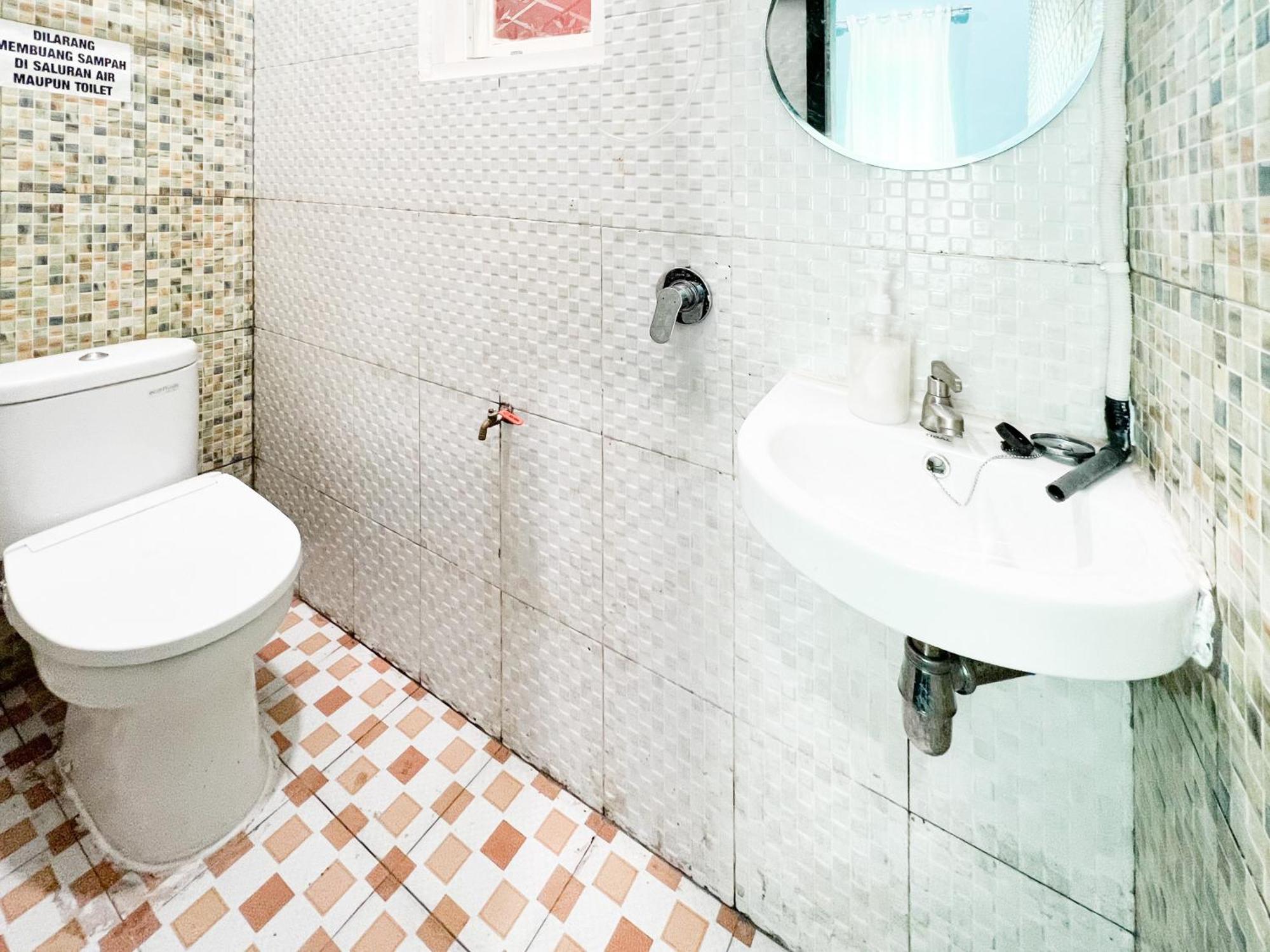 Reddoorz Near Sunrise Mall Mojokerto Ngoại thất bức ảnh