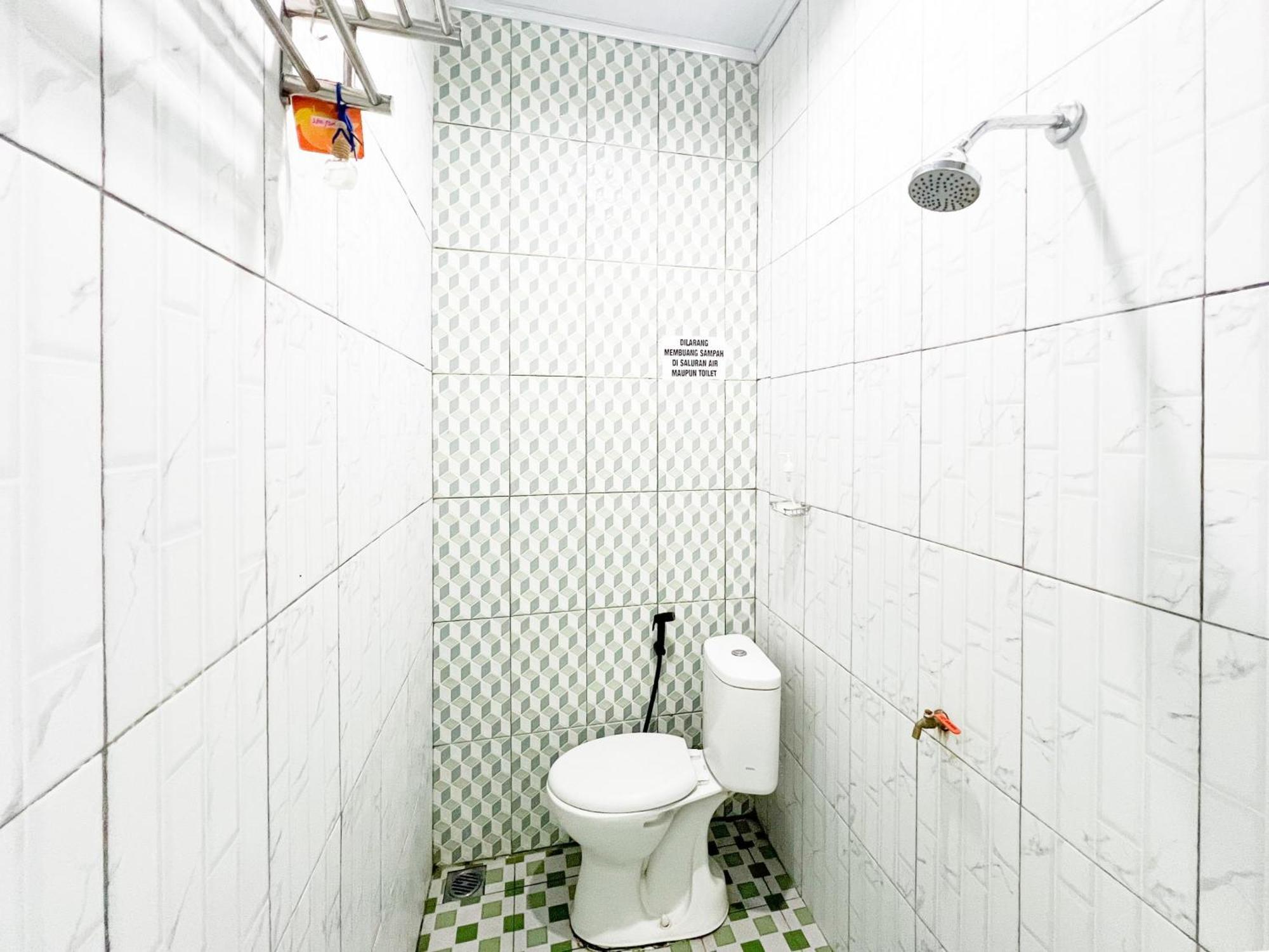 Reddoorz Near Sunrise Mall Mojokerto Ngoại thất bức ảnh