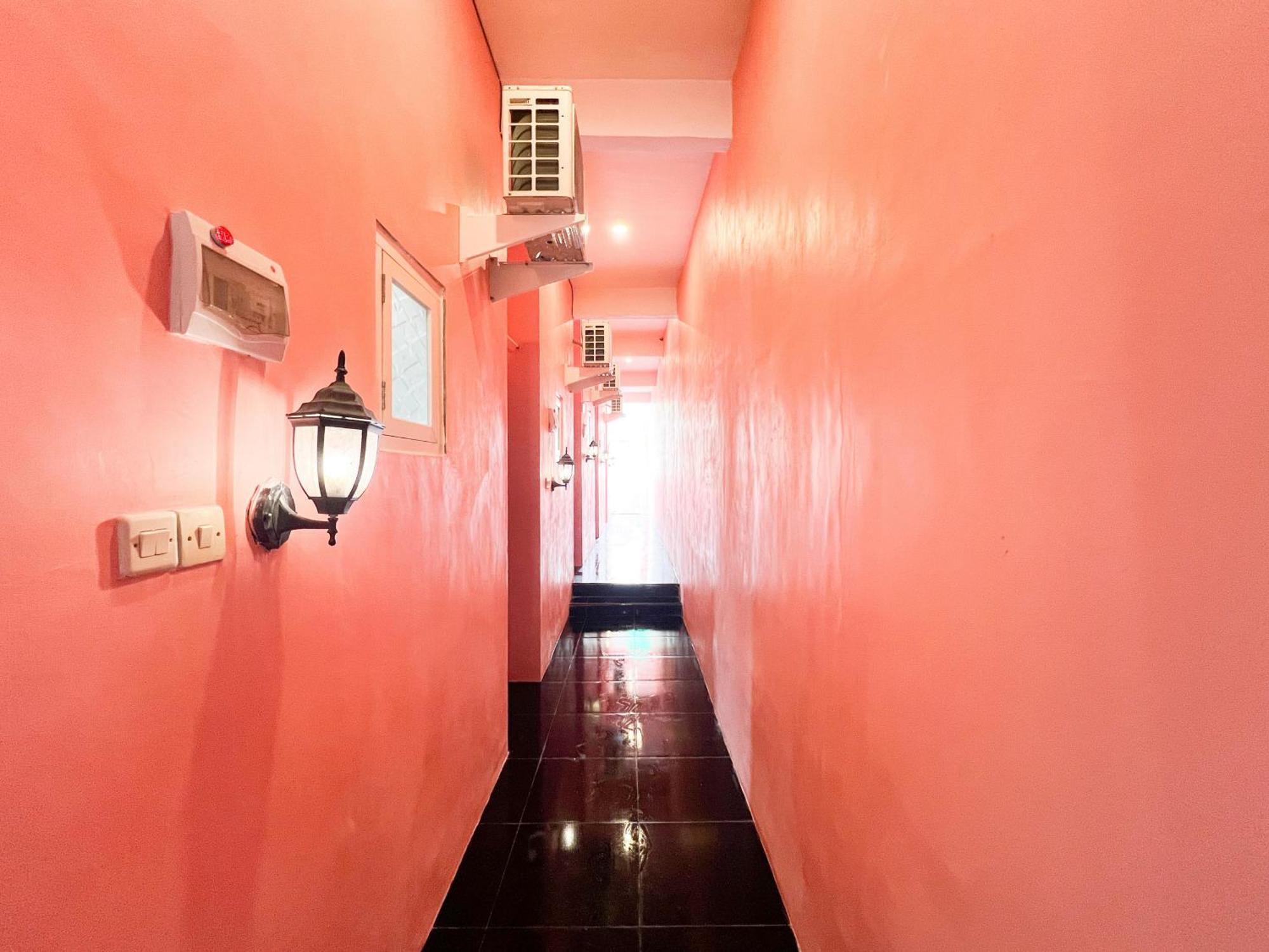 Reddoorz Near Sunrise Mall Mojokerto Ngoại thất bức ảnh