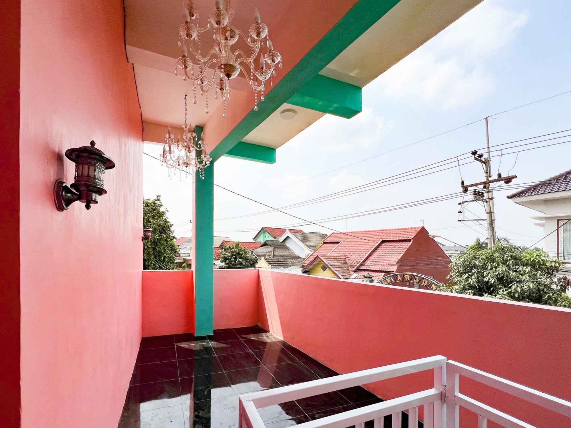 Reddoorz Near Sunrise Mall Mojokerto Ngoại thất bức ảnh