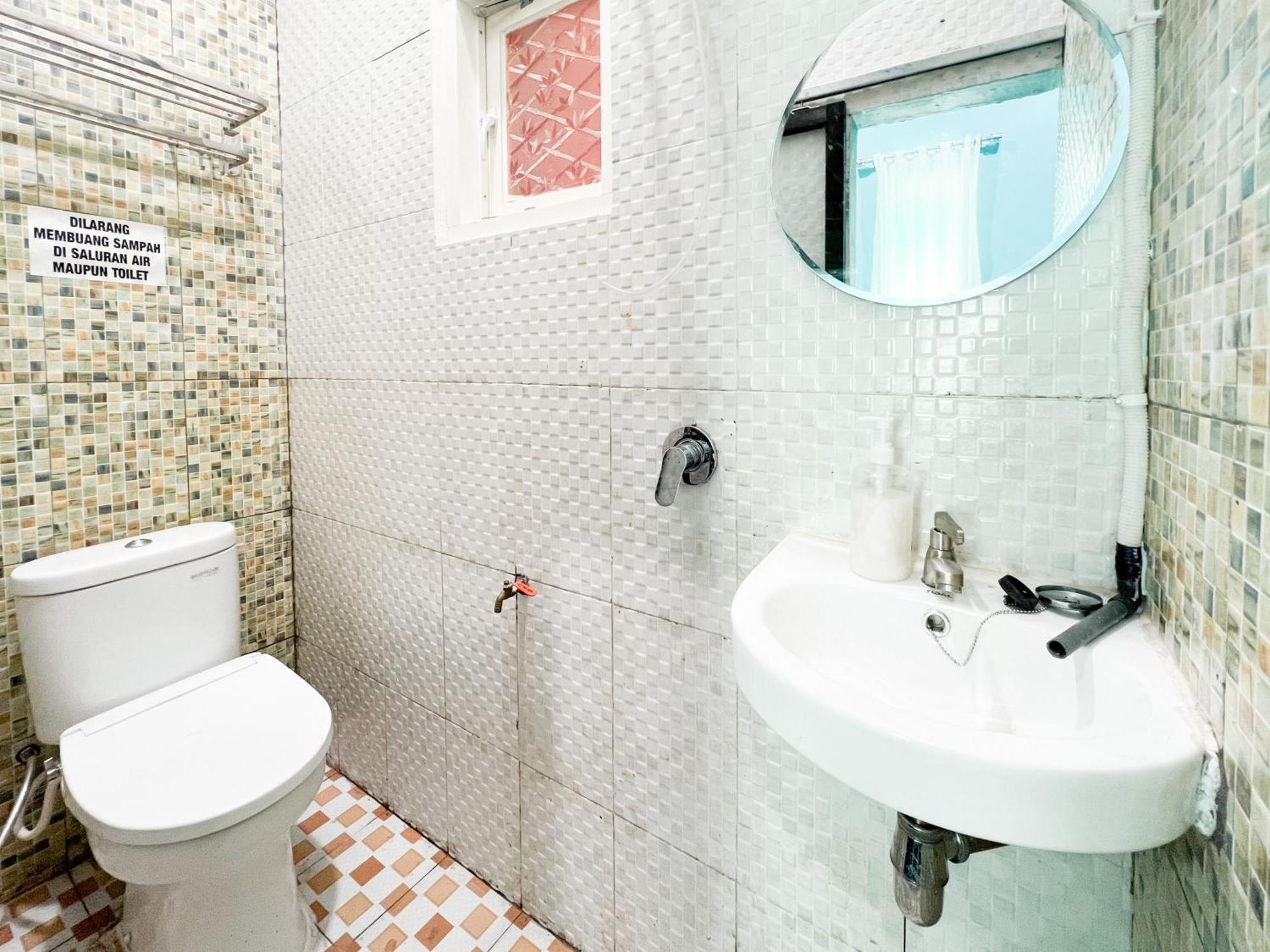 Reddoorz Near Sunrise Mall Mojokerto Ngoại thất bức ảnh