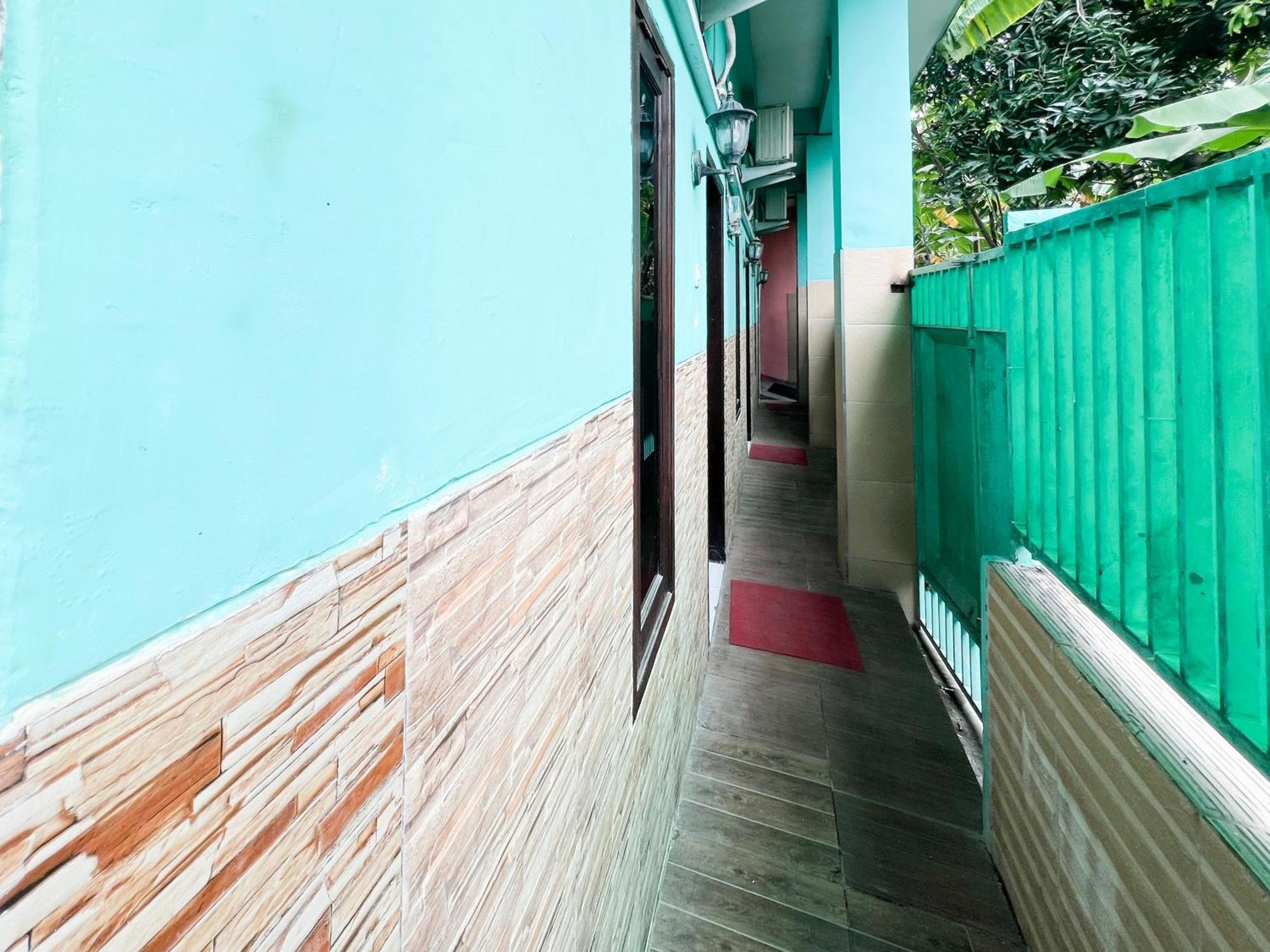 Reddoorz Near Sunrise Mall Mojokerto Ngoại thất bức ảnh