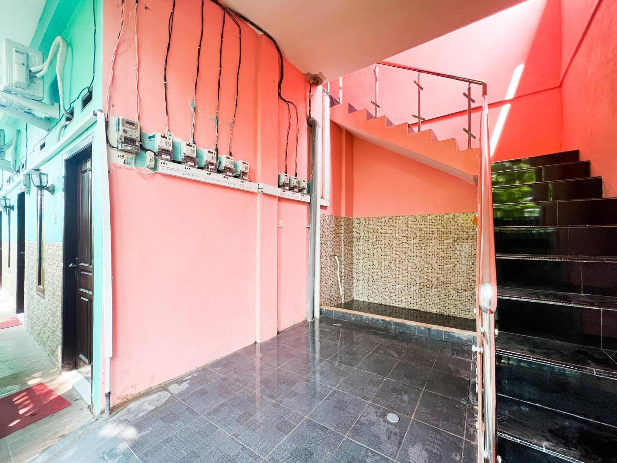 Reddoorz Near Sunrise Mall Mojokerto Ngoại thất bức ảnh