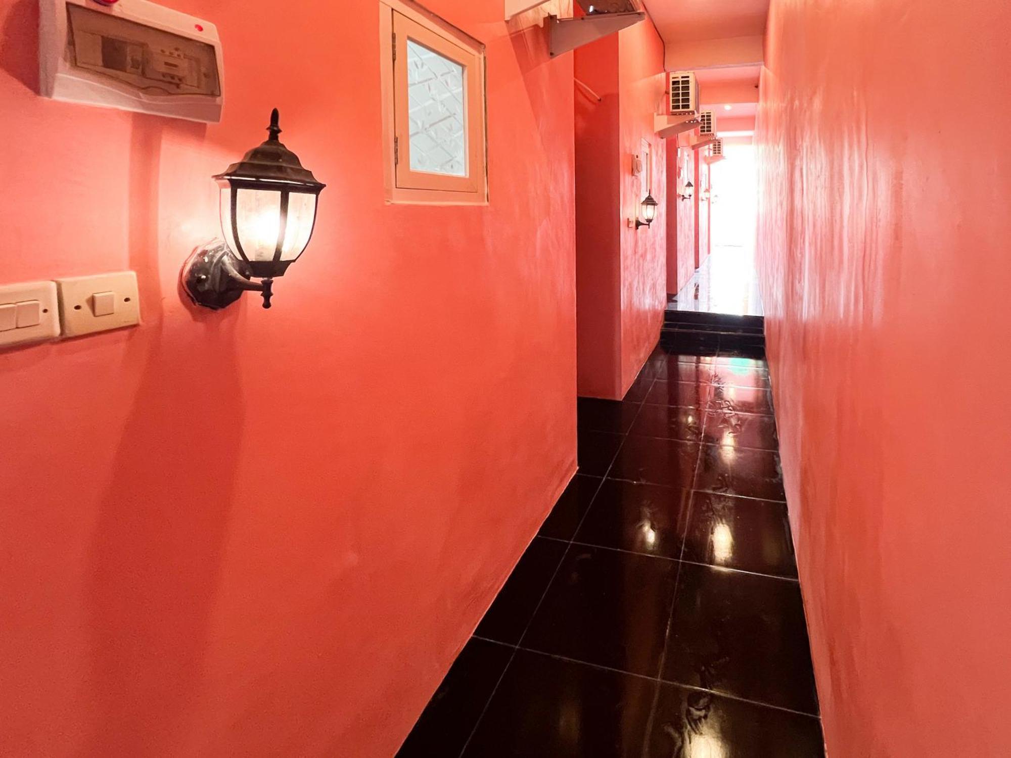 Reddoorz Near Sunrise Mall Mojokerto Ngoại thất bức ảnh