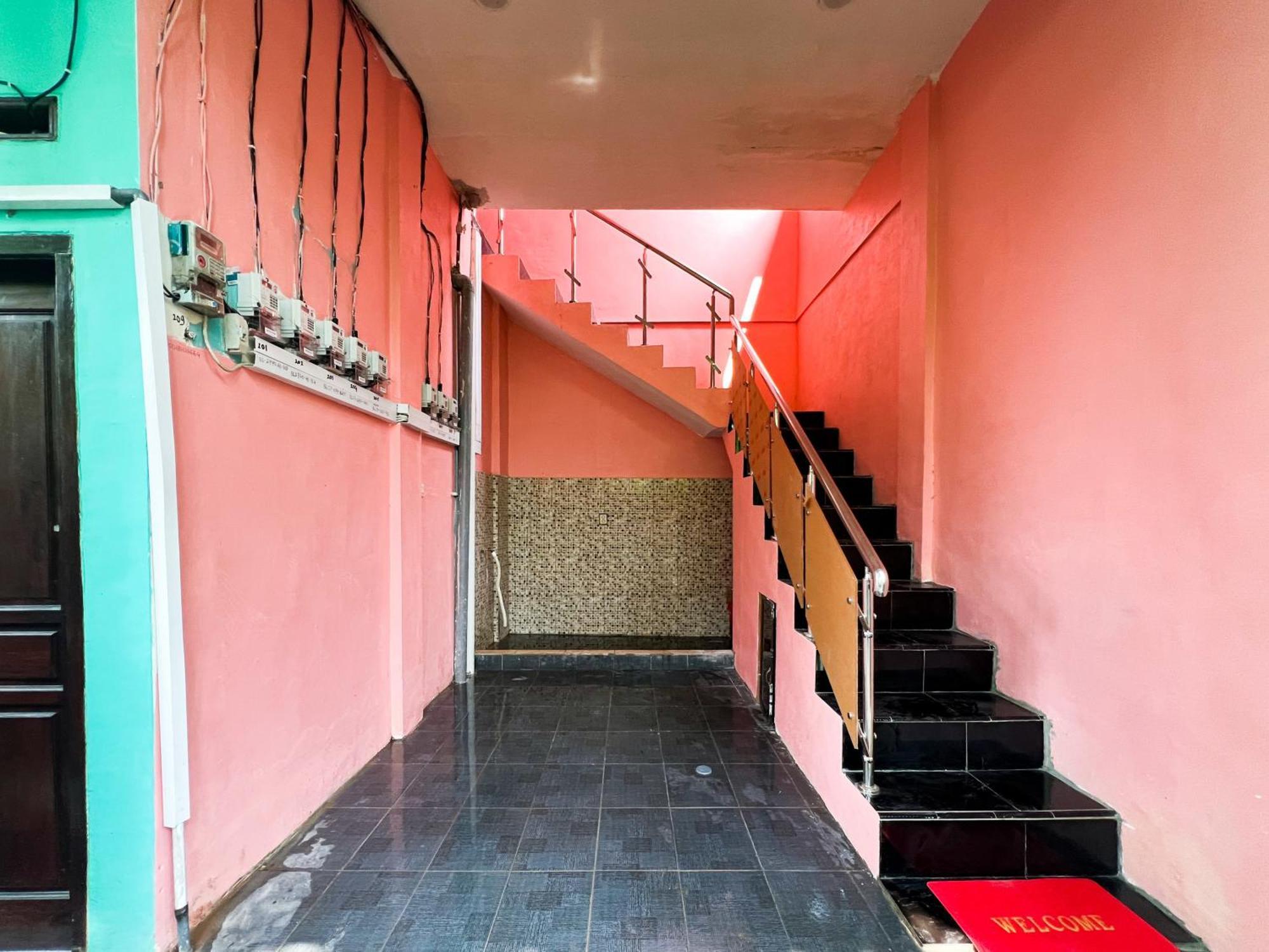Reddoorz Near Sunrise Mall Mojokerto Ngoại thất bức ảnh
